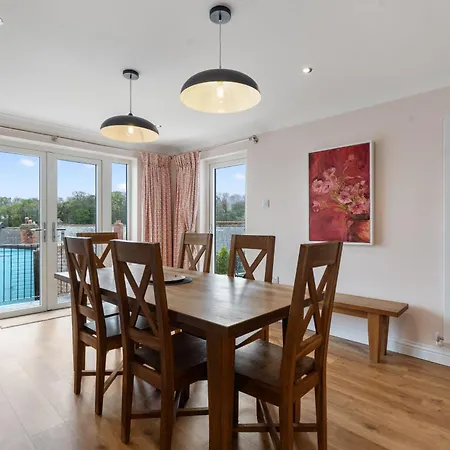 Trenaton Holiday home *